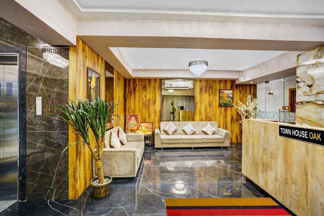 Townhouse Oak Hotel Vaibhav Surat Eksteriør billede