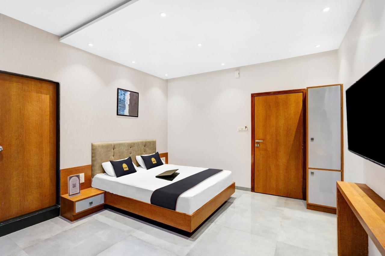 Townhouse Oak Hotel Vaibhav Surat Eksteriør billede
