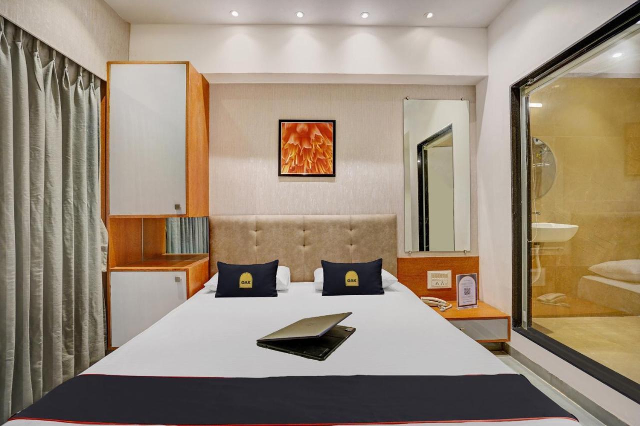Townhouse Oak Hotel Vaibhav Surat Eksteriør billede